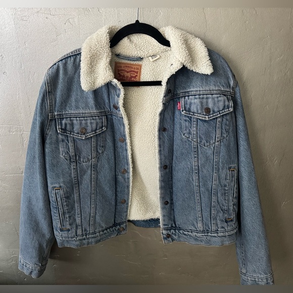 BNWOT Levi’s Original Sherpa Trucker Jacket, Women’s, Size L - Picture 2 of 5